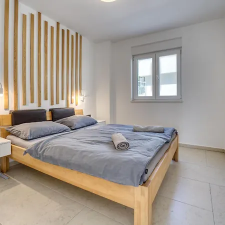 Dita-4 By Interhome Цриквеница